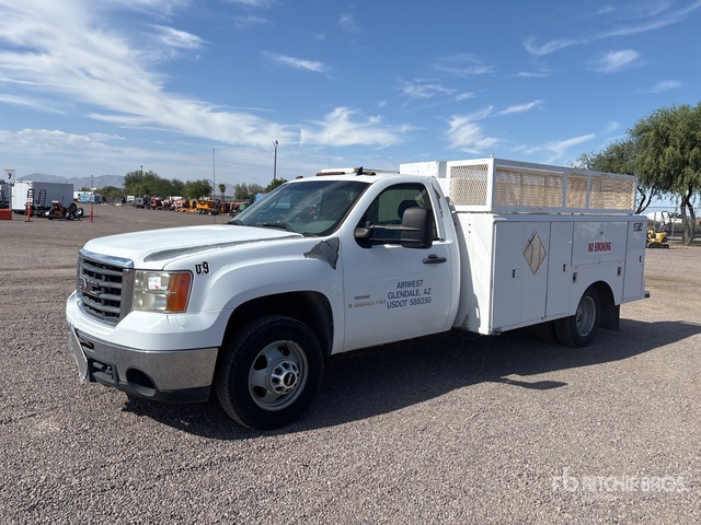2009 GMC Sierra 3500HD 4x4 Fuel Truck