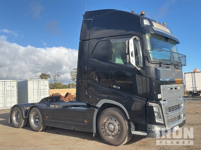 2015 Volvo FH15 Tri/A Day Cab Truck Tractor