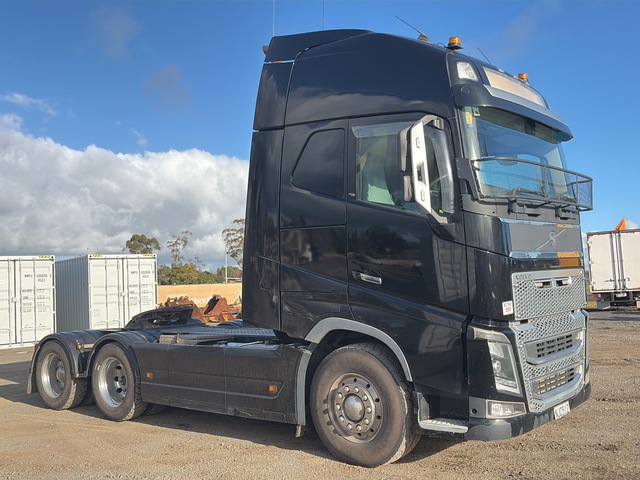 2015 Volvo FH16 6x4 Sleeper Prime Mover