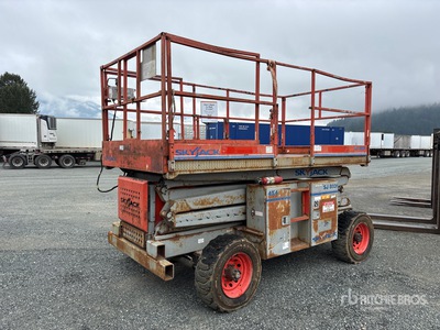 2005 Skyjack SJ8831 4x4 Dual Fuel منصة رفع متحركة