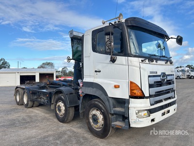 2008 Hino 700 Series 8x4 Twin-Steer Hooklift Truck