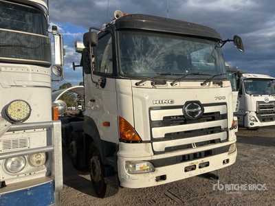 2008 Hino 700 Series 8x4 Twin-Steer Haakarm vrachtwagen