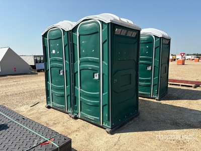 Quantity of (4) Toilettes mobiles