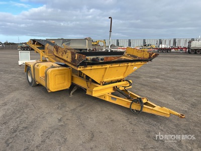 Gambier Earth Movers 630 mm x 10.6 m Portable Hopper Feeder Staker Convoyeur  (Inoperable)