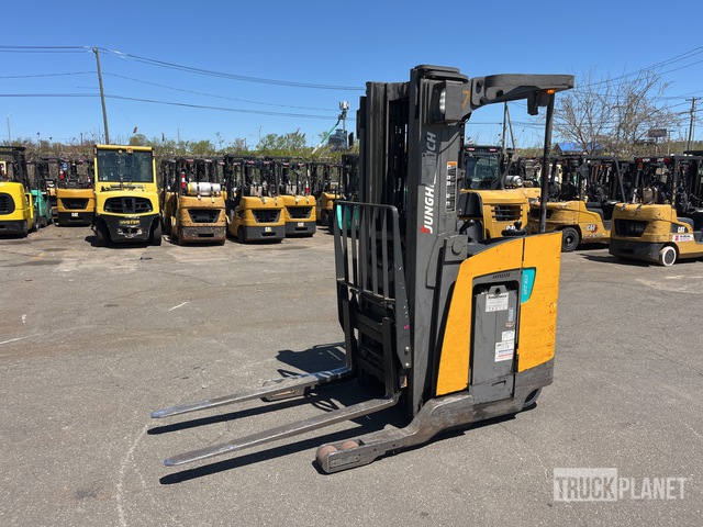 Jungheinrich ETR230A 3000 lb Electric Forklift