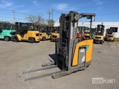 Jungheinrich ETR230A 3000 lb Carretilla Elevadora Eléctrica