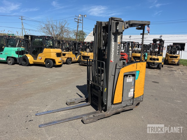 Jungheinrich ETR230A 3000 lb Electric Forklift