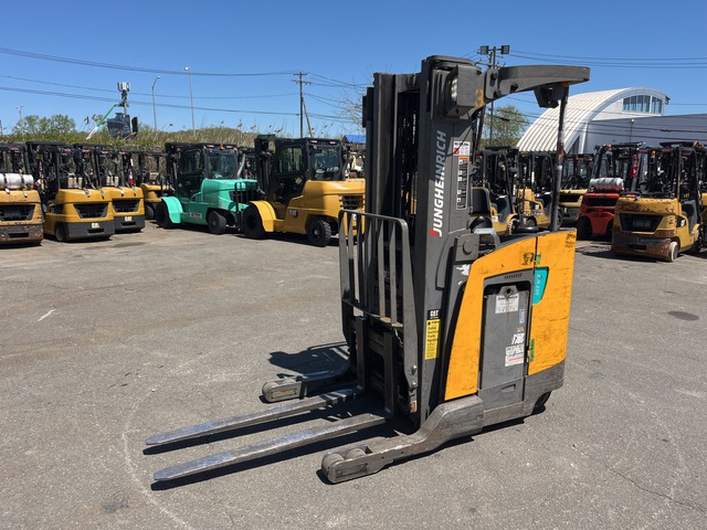 Jungheinrich ETR 230A-36V 3000 lb Electric Forklift
