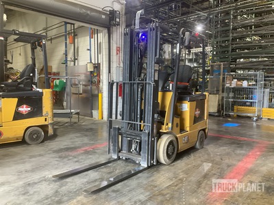 Cat EC15N 2400 lb Carretilla Elevadora Eléctrica
