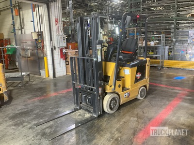 Cat EC15N 2400 lb Carretilla Elevadora Eléctrica
