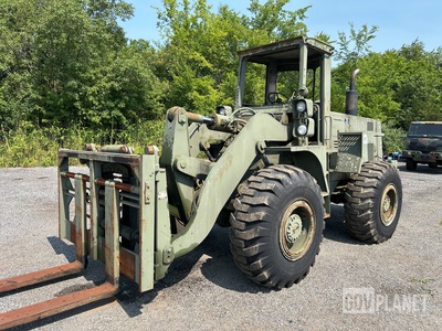 International Harvester M10A Rough Terrain Forklift