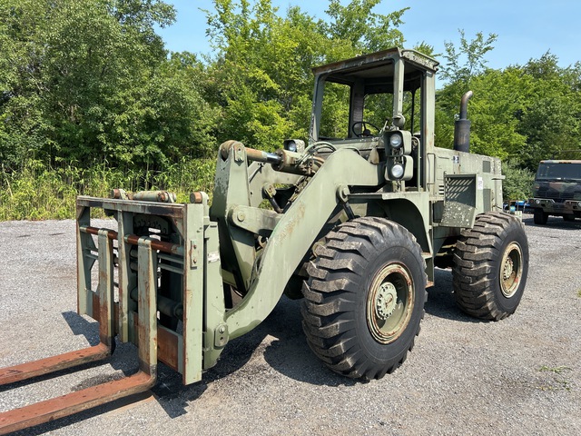 International Harvester M10A Rough Terrain Forklift