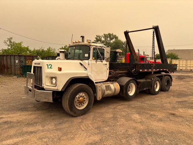 2003 Mack RB688S 8x4 Lugger Truck