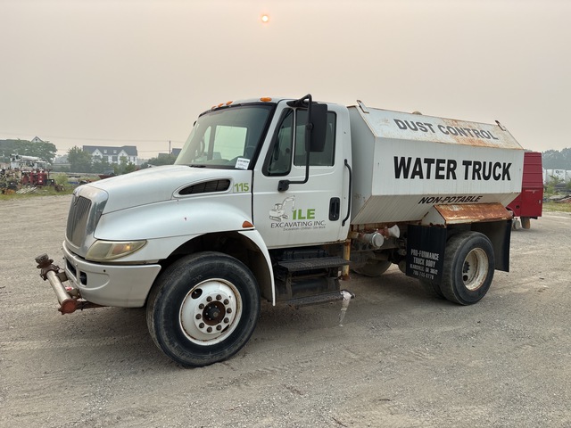 2004 International 4300 SBA 4x2 Water Truck