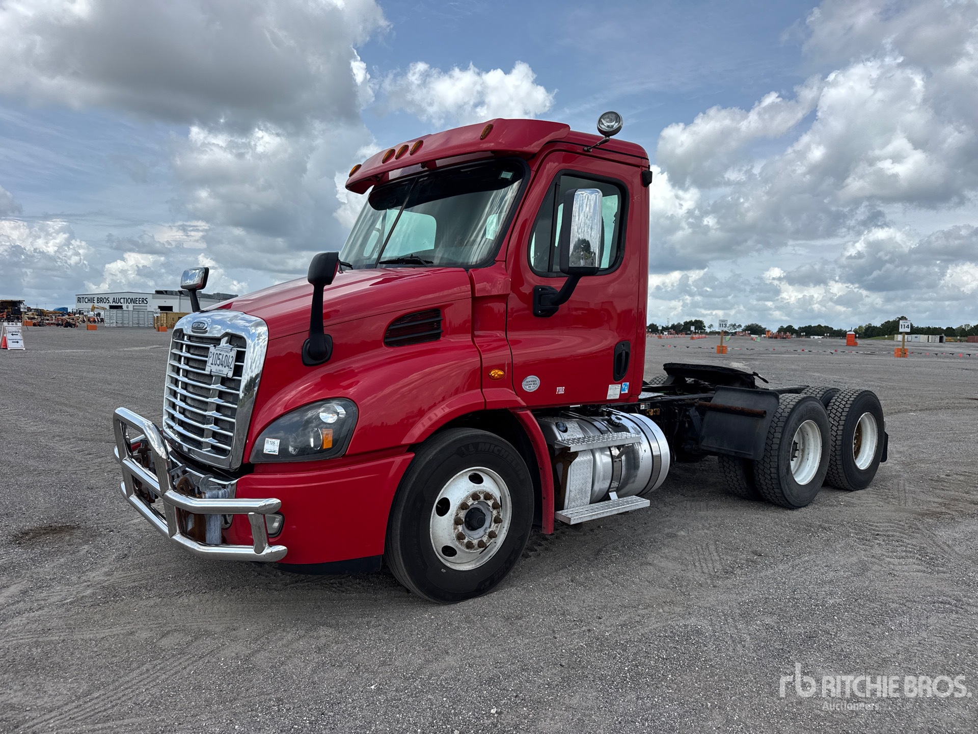 2017 Freightliner Cascadia 113 6x4 T/A Day Cab Truck Tractor