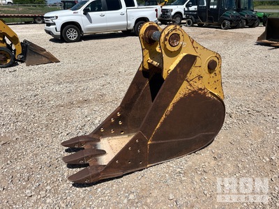 2016 John Deere 245G 24" Excavator Bucket