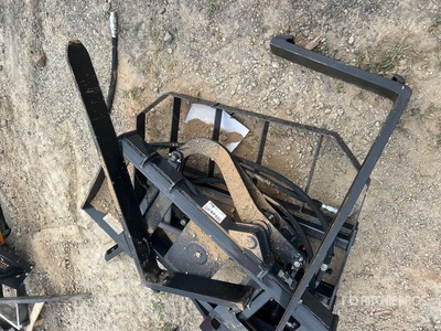 2026 ARTEER RPT-42L 60 in Rotating Hydraulic Fourches pour Skid Steer (Unused)