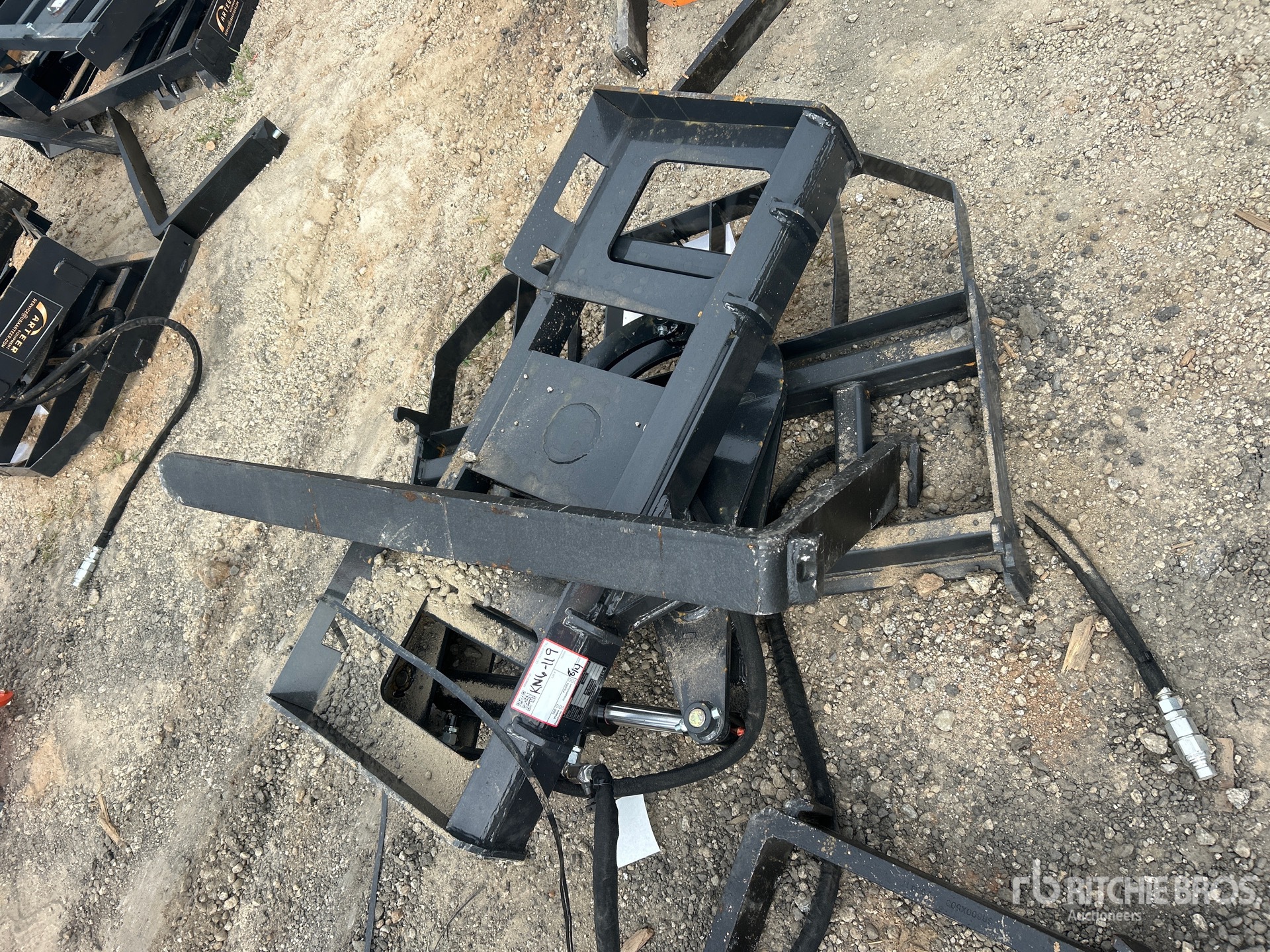 2026 ARTEER RPT-42L 60 in Rotating Hydraulic Skid Steer Forks (Unused)