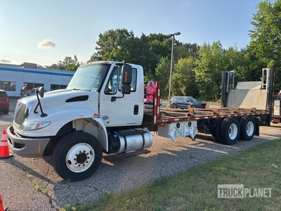 2019 International 4400SBA 6x4 Camion à Plateau