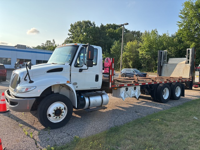 2019 International 4400 6x4 Cylinder Pallet Flatbed Truck