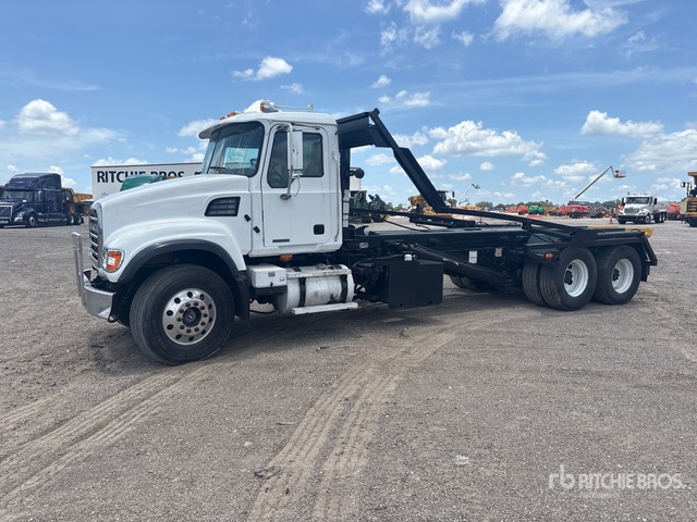 2007 Mack CV713 6x4 Roll-Off Truck
