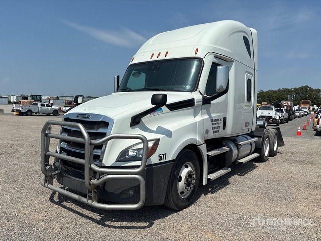 2021 Freightliner Cascadia 126 6x4 T/A Sleeper Truck Tractor