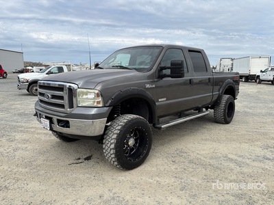 2005 Ford F-250 Lariat 4x4 Crew Cab Pickup