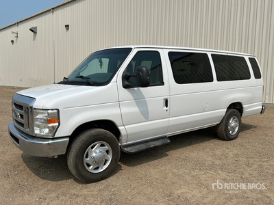 2010 Ford E-350 8 Van osobowy