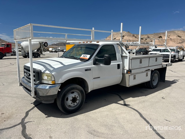2002 Ford F-450 XL 4x2 Utility Truck