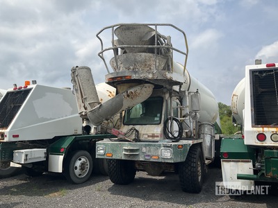 2005 Oshkosh S2386 8x6 Front Discharge Mixer Truck