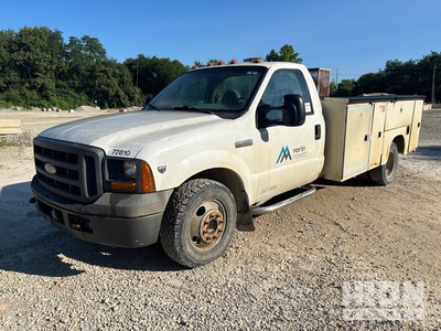 2005 Ford F-350 XL 4x2 ユーティリティトラック