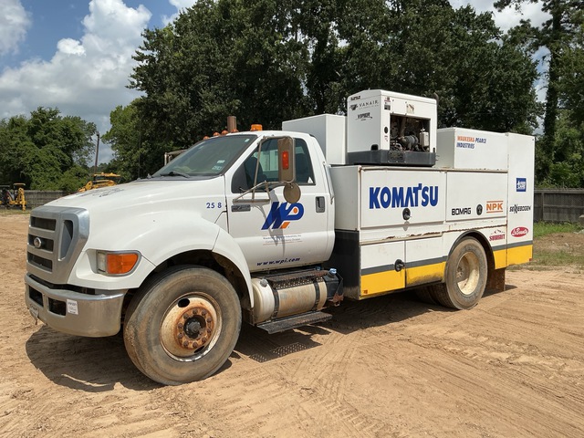 2015 Ford F-750 XLT 4x2 Lube Truck