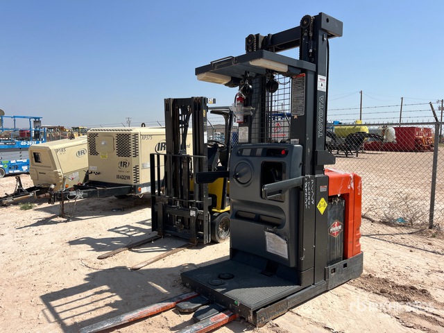 Toyota 7BPUE15 3000 lb Order Picker