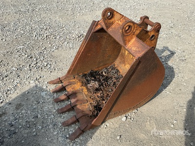 30 in Backhoe Loader Bucket - Fits Case 580