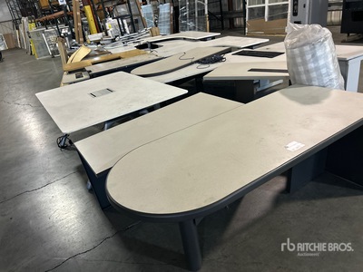 Quantity of Desk and Tables Mobilier de bureau