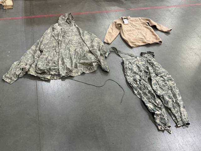 (9) Wet Weather Ponchos, (5) Extreme Cold Weather Parka Liners & Assorted Items (9) Wet Weather Ponchos, (5) Extreme Cold Weather Parka Liners & Assorted Items