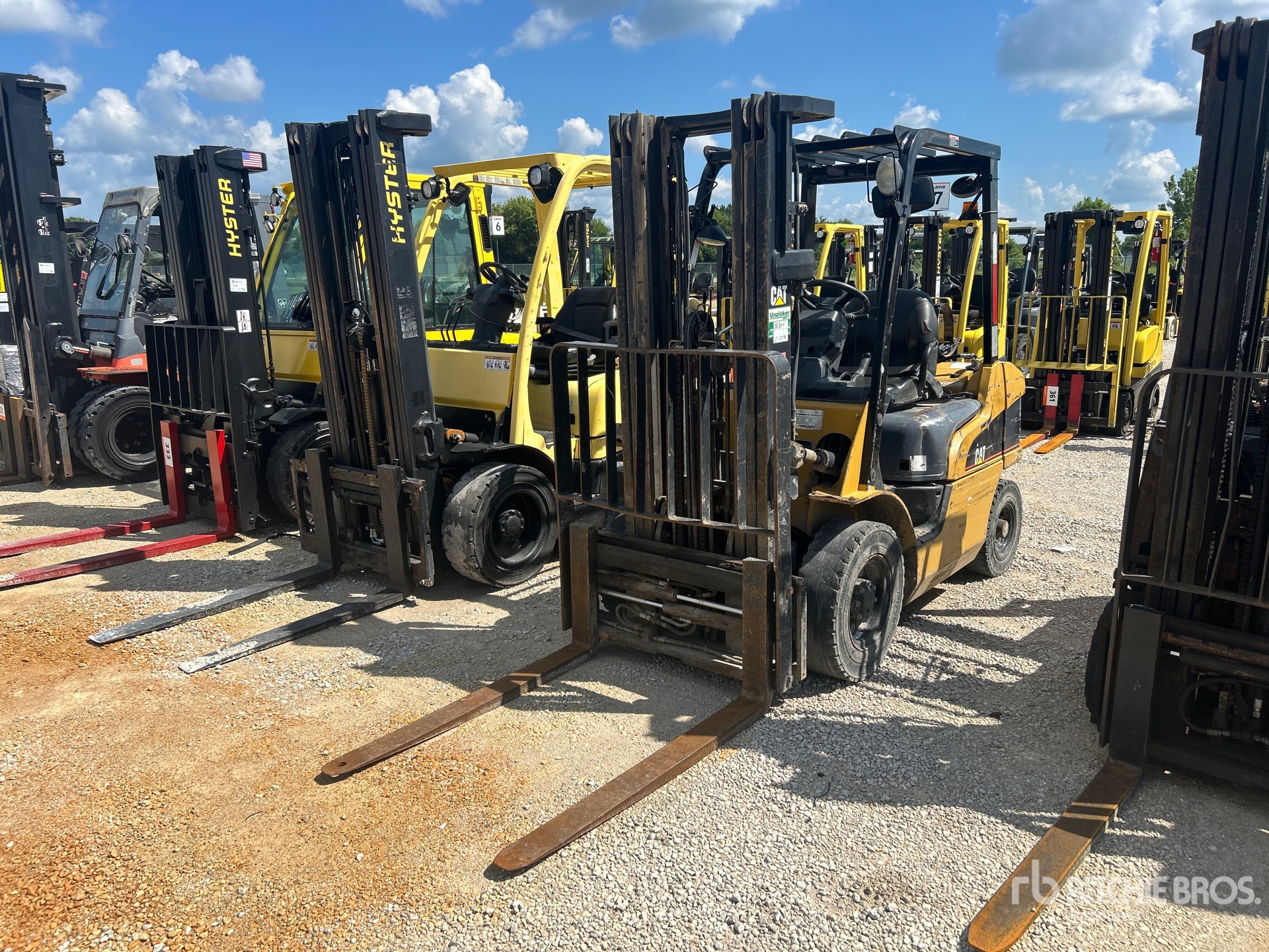 2007 Cat P5000 5000 lb Pneumatic Tire Forklift