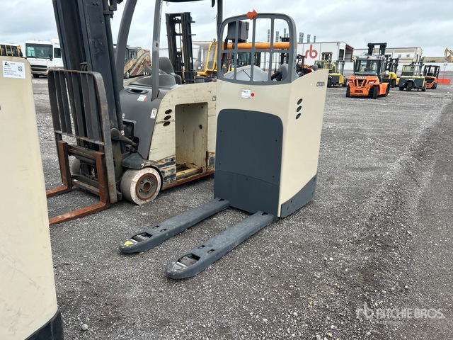 2020 Crown RT4020-45 4500 lb Electric Pallet Jack
