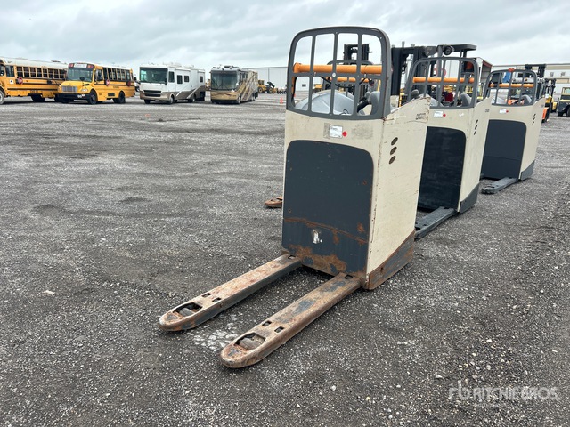 Crown RT4020-45 4500 lb Electric Pallet Jack