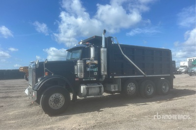 2006 Freightliner FLD 120SD 8x4 Tri/A Dump Truck