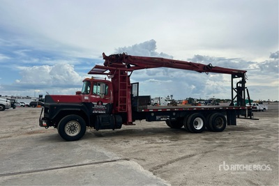 IMT 16000 5825 lb Knuckle Boom on 2000 Mack RB600 6x4 Boom Truck