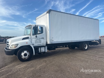 2016 Hino 268 4x2 شاحنة فان