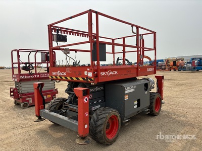 2018 Skyjack SJ6826 RT 4x4 Dual Fuel Podnośnik nożycowy