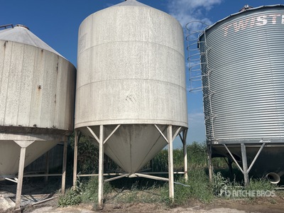 +/- 2000 bu Smooth Wall Hopper Grain Bin