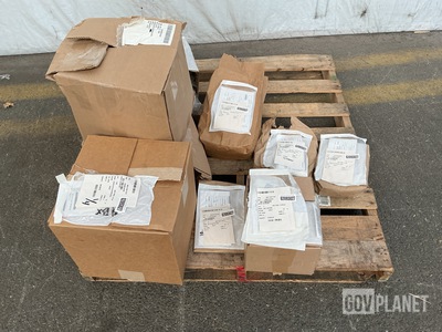 (1,299) Screws, (2) Machine Bolts, (15) Nuts & Assorted Items