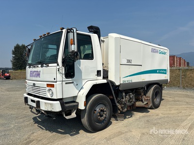 2003 Elgin Geovac Series Y on 2003 Sterling SC8000 Autocarro spazzatrice