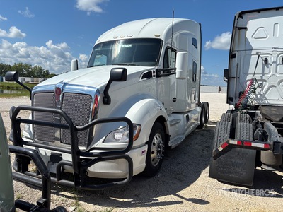 2021 Kenworth T680 6x4 Cabeza Tractora Cabina Dormitorio (Inoperable)