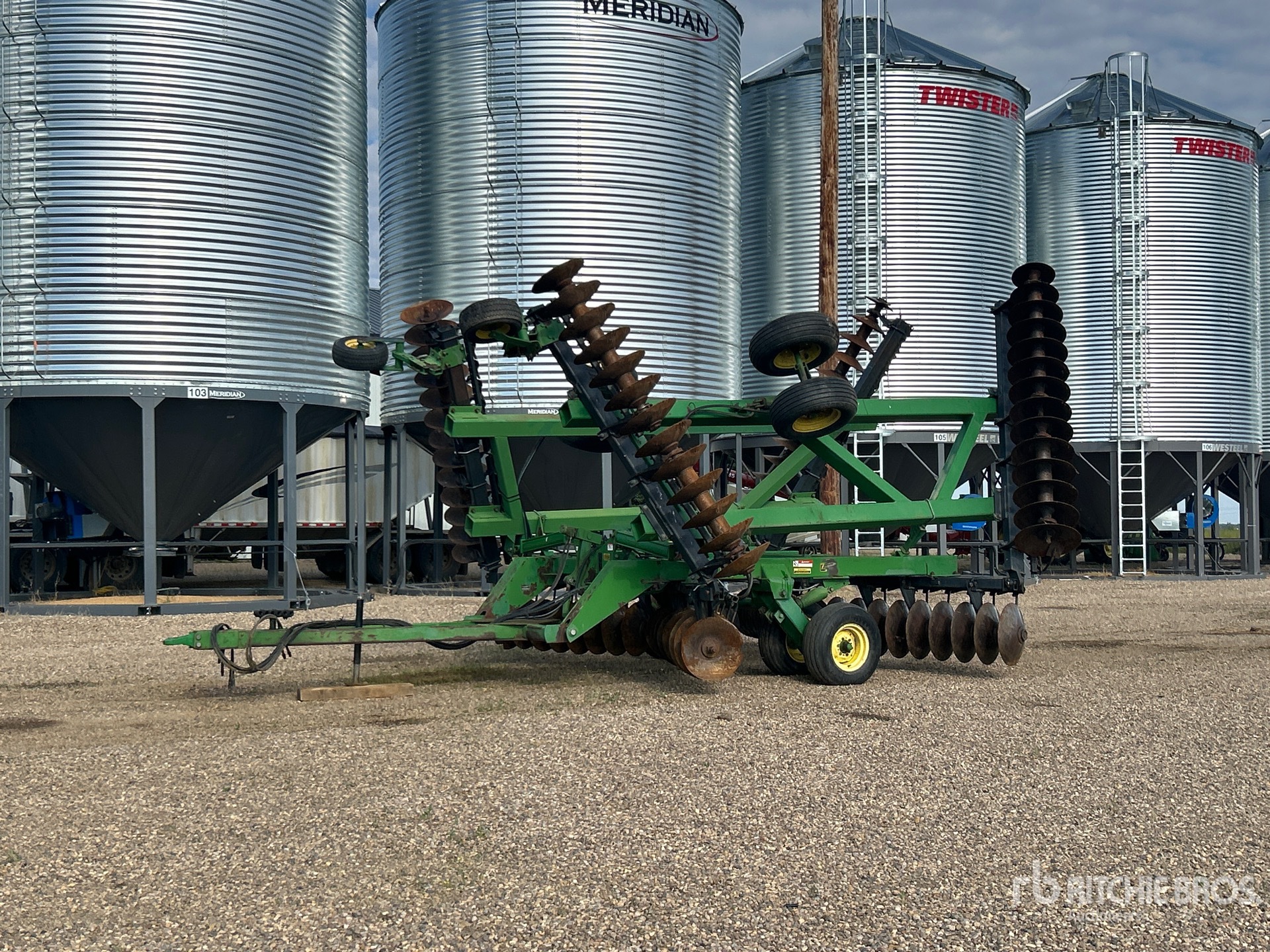 John Deere 650 30 ft Tandem Disc