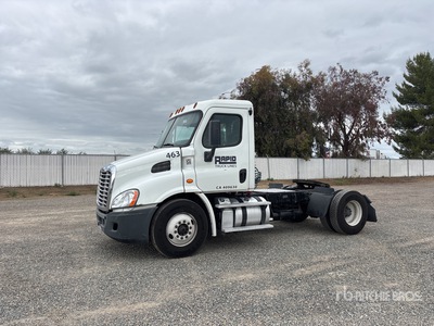 2015 Freightliner Cascadia 113 4x2 S/A Day Cab Truck Tractor