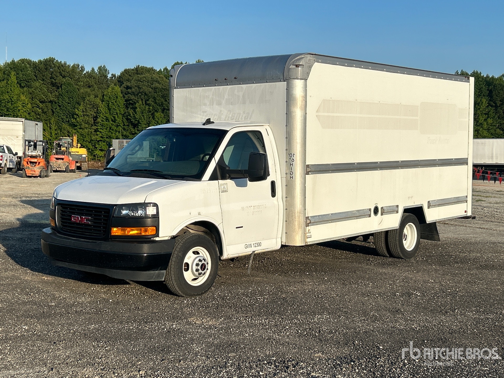 2022 GMC Savana G3500 4x2 Van Truck